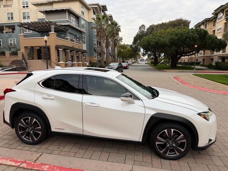 Lexus UX 250h Premium AWD 2019