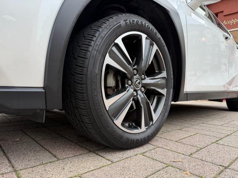 Lexus UX 250h Premium AWD 2019