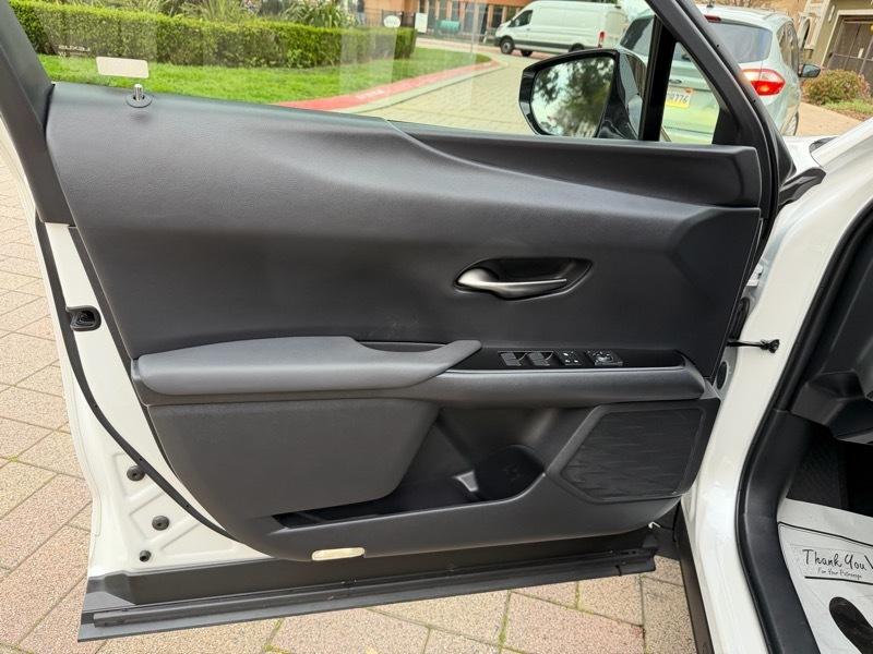 Lexus UX 250h Premium AWD 2019