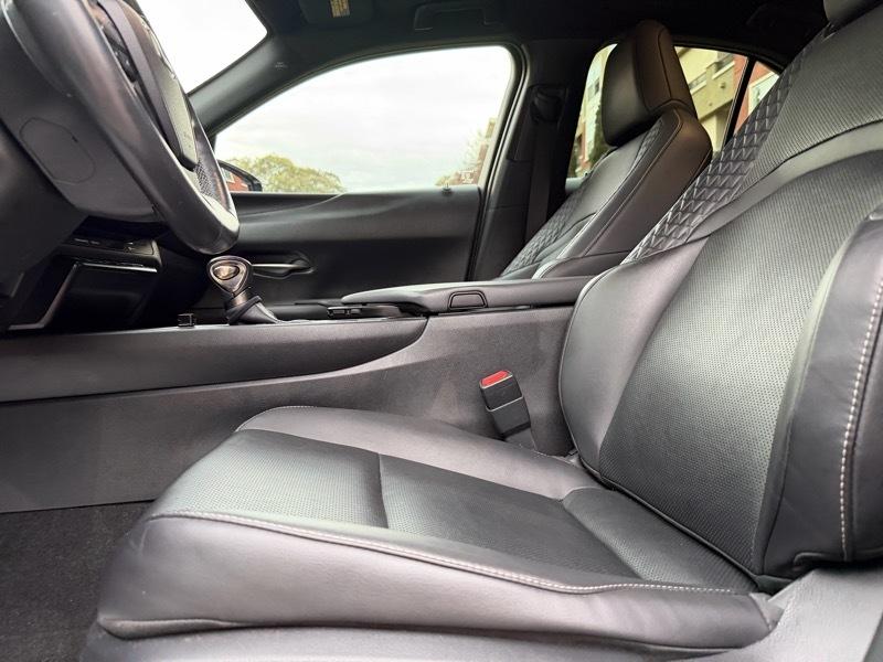 Lexus UX 250h Premium AWD 2019