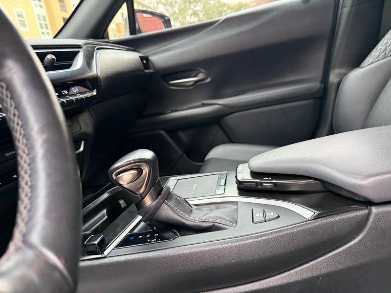 Lexus UX 250h Premium AWD 2019