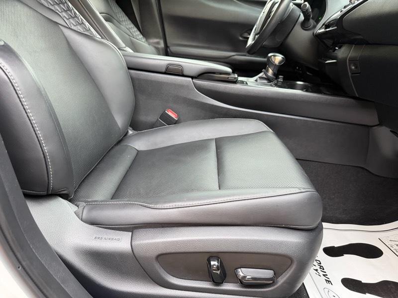 Lexus UX 250h Premium AWD 2019