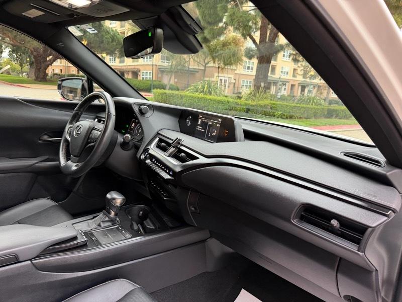 Lexus UX 250h Premium AWD 2019