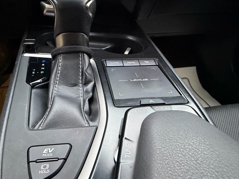 Lexus UX 250h Premium AWD 2019