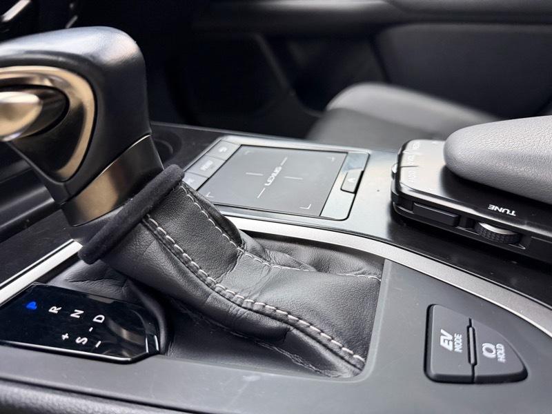 Lexus UX 250h Premium AWD 2019