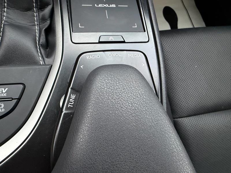 Lexus UX 250h Premium AWD 2019