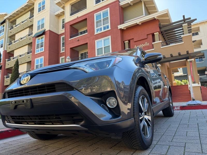 Toyota RAV4 XLE FWD 2018