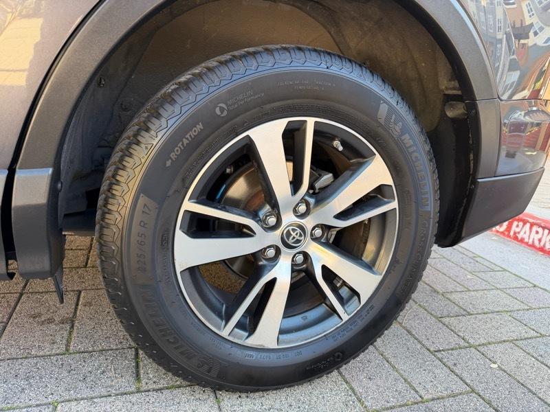 Toyota RAV4 XLE FWD 2018