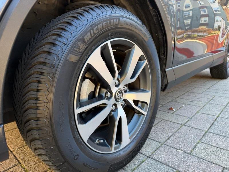 Toyota RAV4 XLE FWD 2018