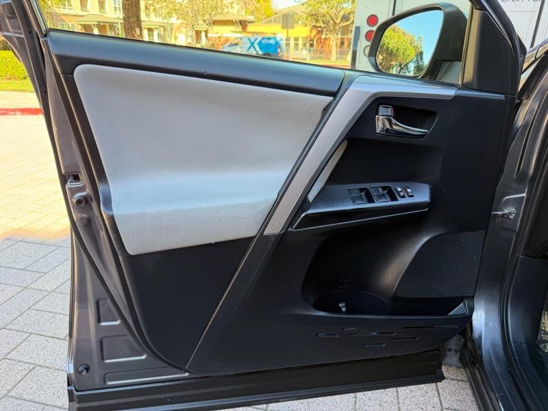 Toyota RAV4 XLE FWD 2018