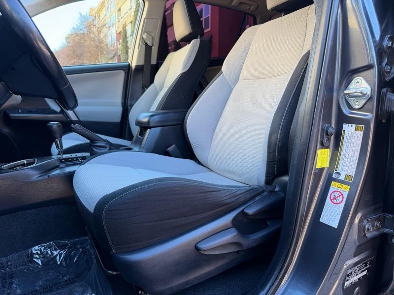 Toyota RAV4 XLE FWD 2018