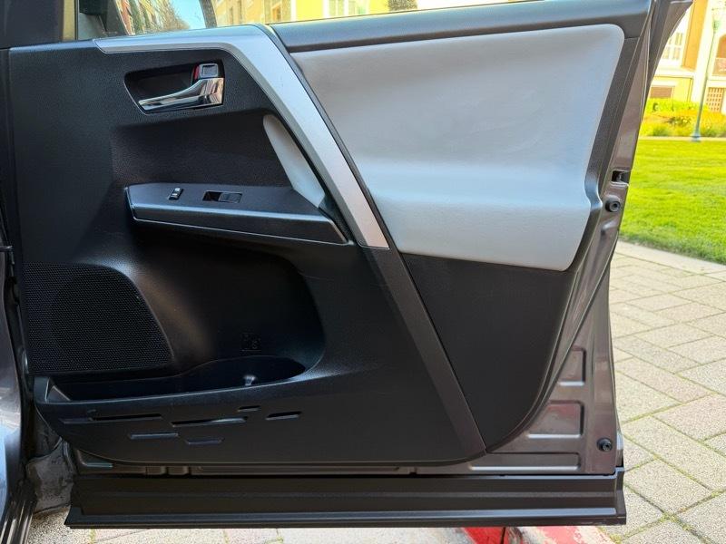 Toyota RAV4 XLE FWD 2018