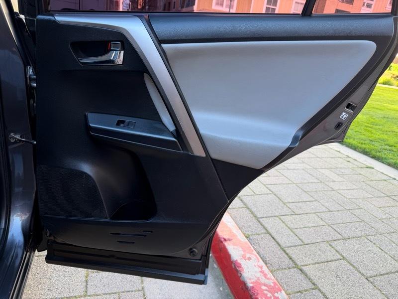 Toyota RAV4 XLE FWD 2018