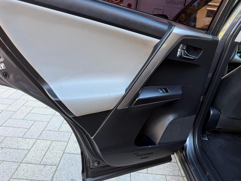 Toyota RAV4 XLE FWD 2018