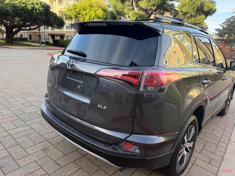 Toyota RAV4 XLE FWD 2018
