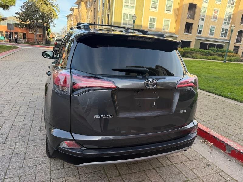 Toyota RAV4 XLE FWD 2018