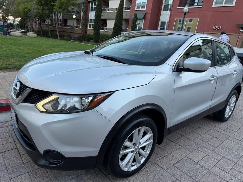 Nissan Rogue Sport S 4D SUV FWD 2017