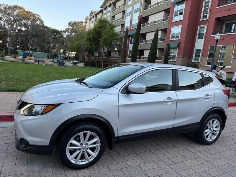 Nissan Rogue Sport S 4D SUV FWD 2017