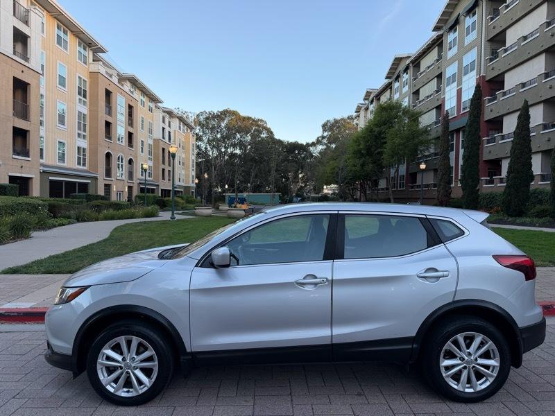 Nissan Rogue Sport S 4D SUV FWD 2017