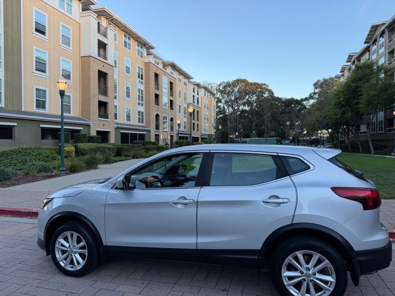 Nissan Rogue Sport S 4D SUV FWD 2017