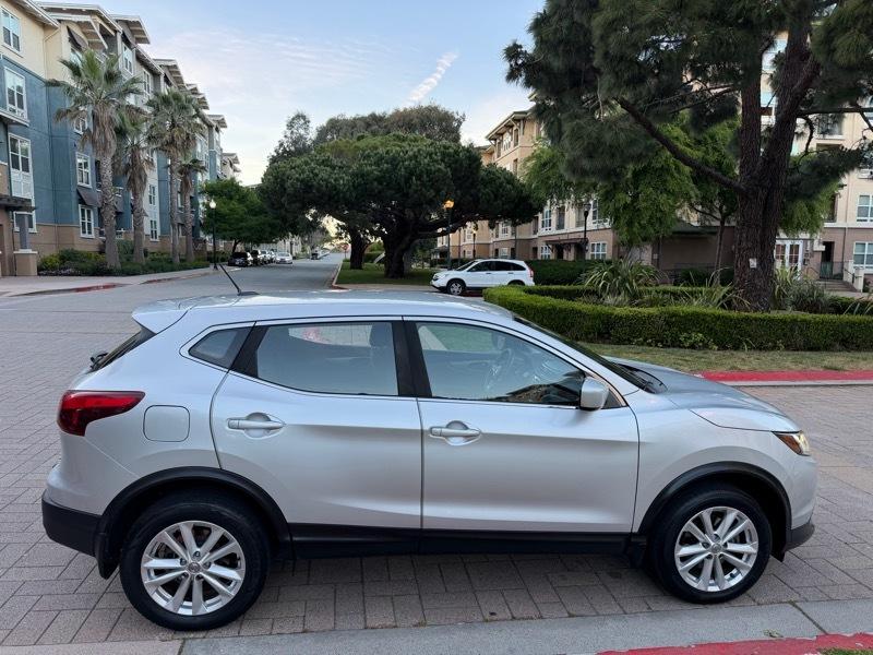 Nissan Rogue Sport S 4D SUV FWD 2017