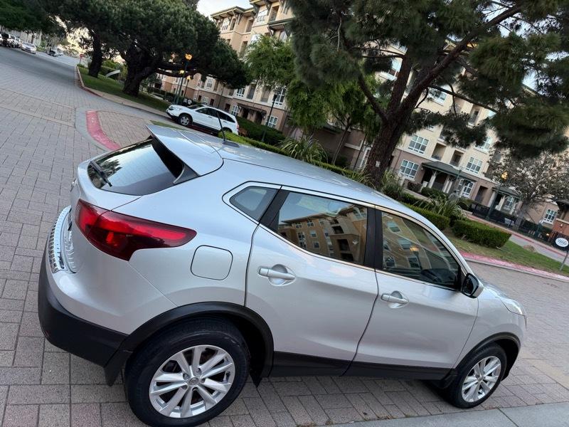 Nissan Rogue Sport S 4D SUV FWD 2017