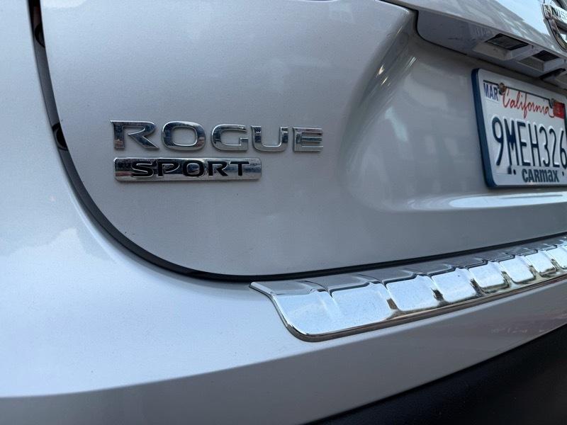 Nissan Rogue Sport S 4D SUV FWD 2017