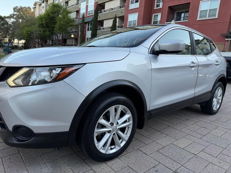 Nissan Rogue Sport S 4D SUV FWD 2017