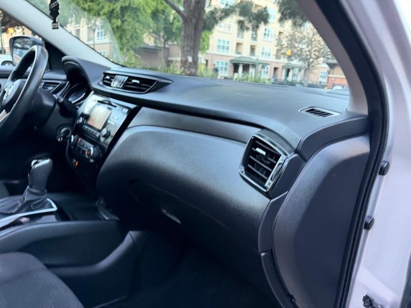 Nissan Rogue Sport S 4D SUV FWD 2017