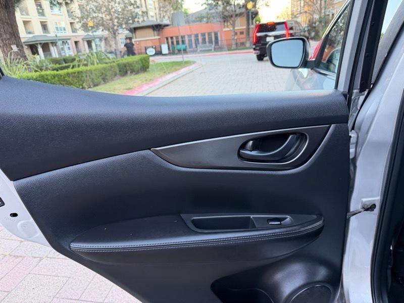 Nissan Rogue Sport S 4D SUV FWD 2017