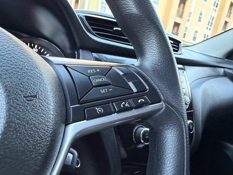 Nissan Rogue Sport S 4D SUV FWD 2017