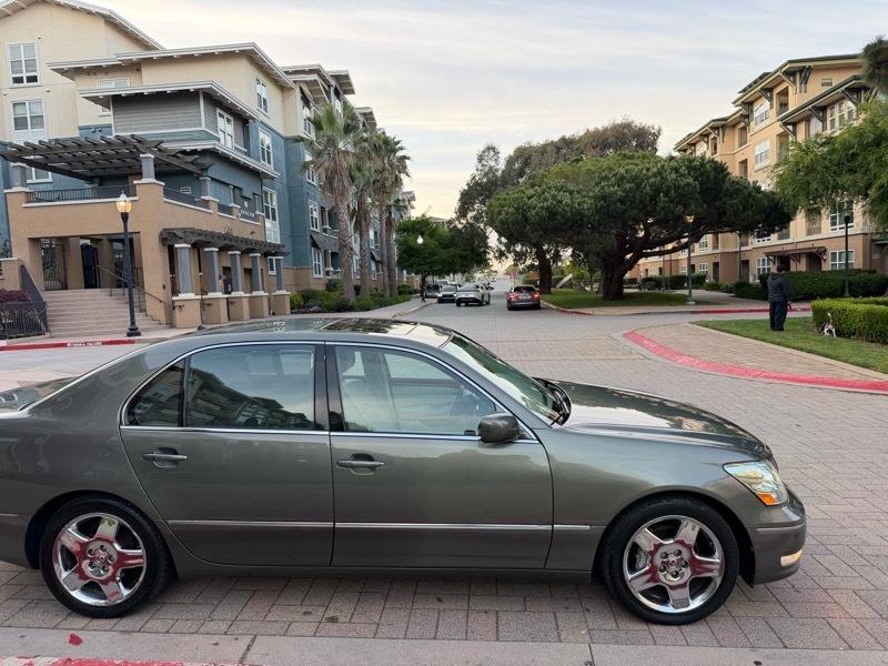 Lexus LS 430 Sedan 2005
