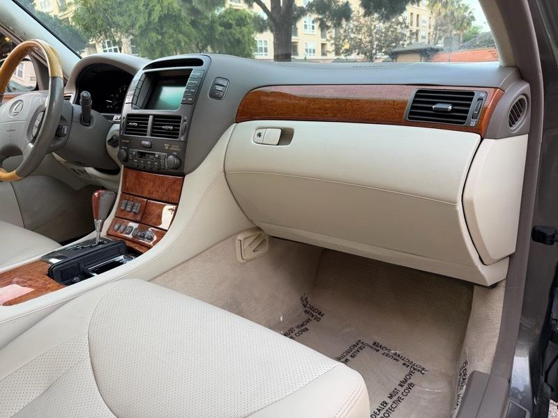 Lexus LS 430 Sedan 2005