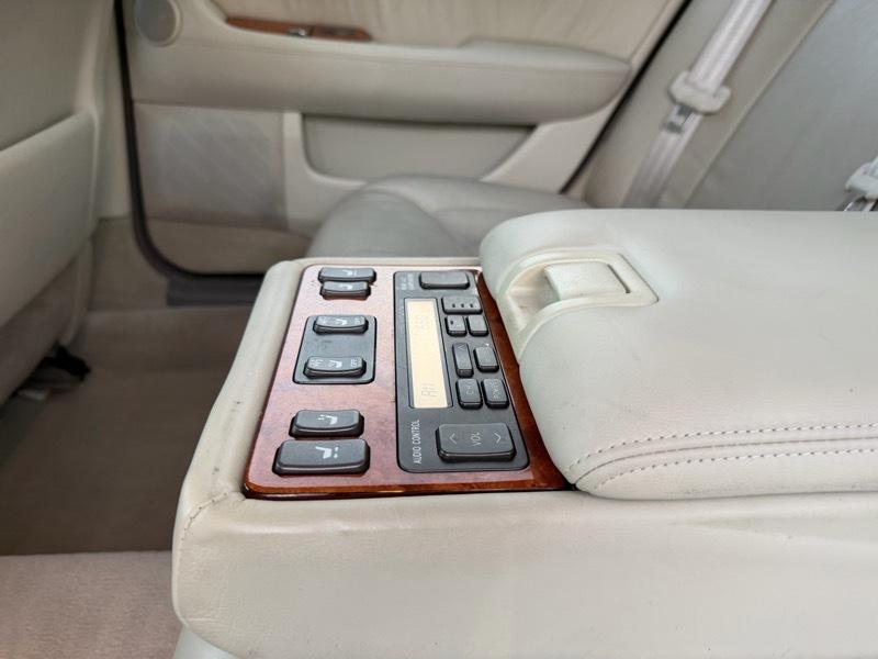 Lexus LS 430 Sedan 2005