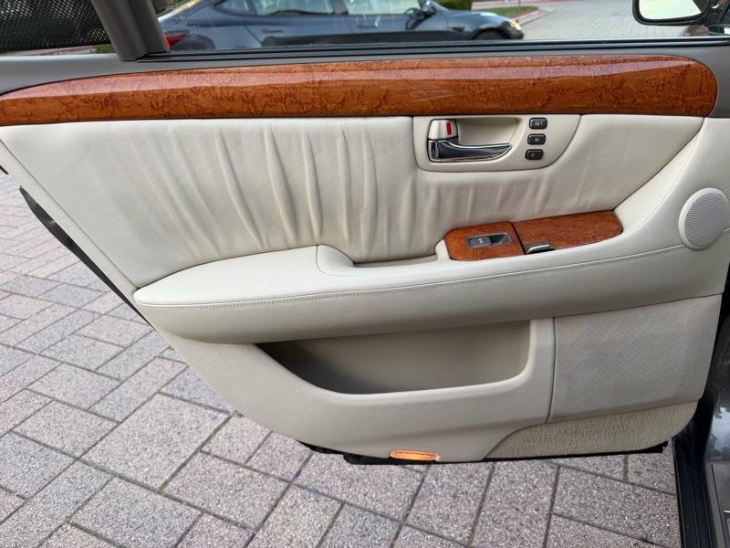 Lexus LS 430 Sedan 2005