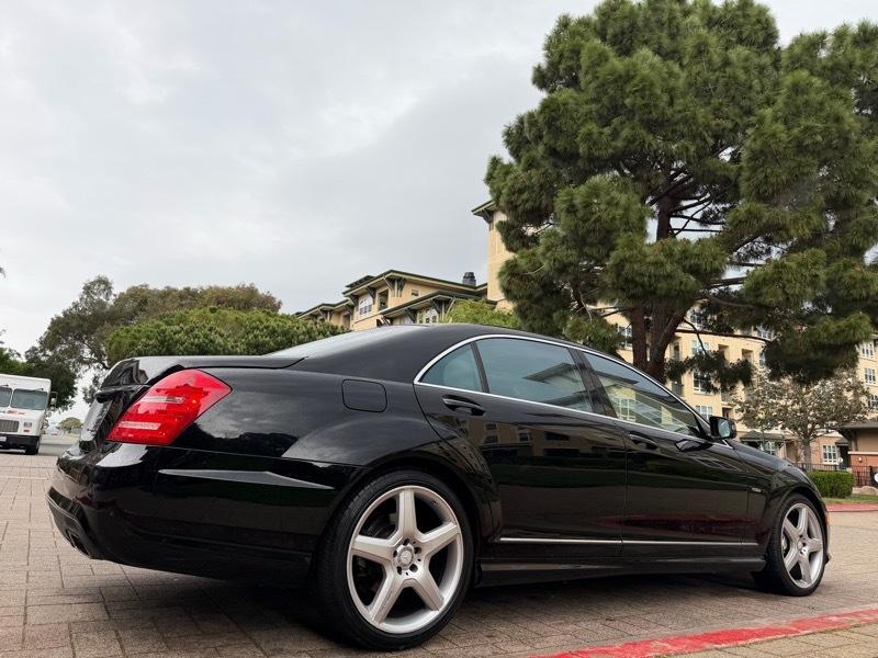 Mercedes-Benz S-Class S550 2012