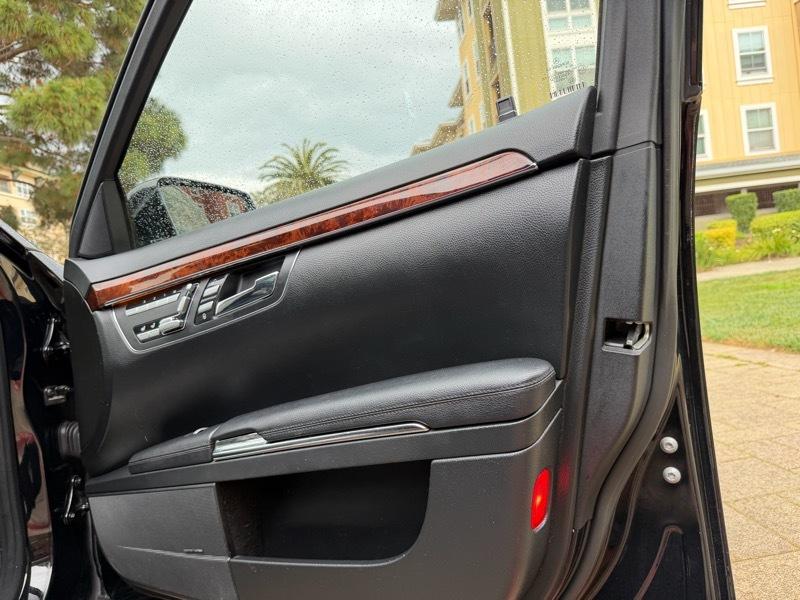 Mercedes-Benz S-Class S550 2012