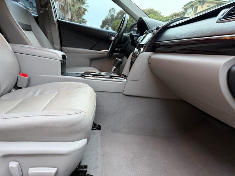 Toyota Camry XLE V6 2014