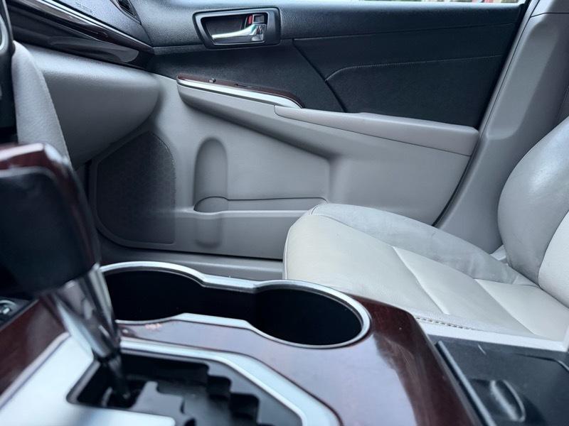 Toyota Camry XLE V6 2014