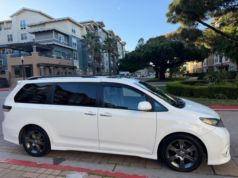 Toyota Sienna SE FWD 8-Passenger V6 2015