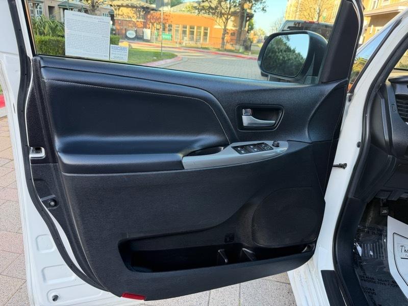 Toyota Sienna SE FWD 8-Passenger V6 2015