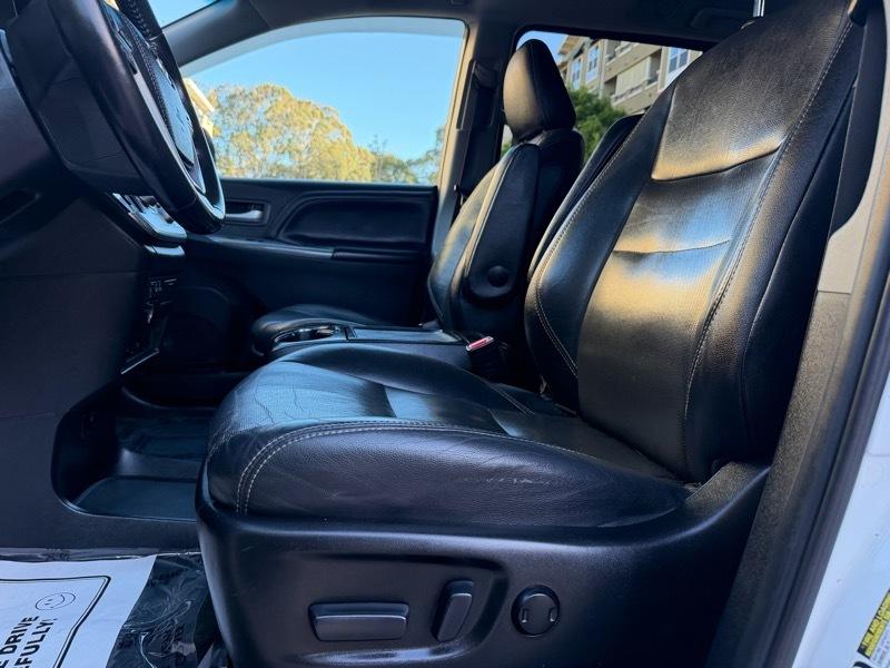 Toyota Sienna SE FWD 8-Passenger V6 2015