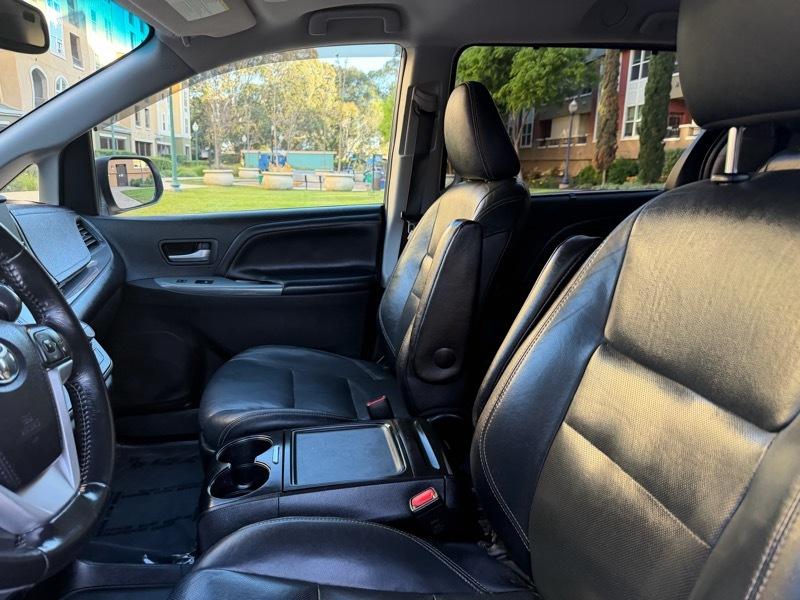 Toyota Sienna SE FWD 8-Passenger V6 2015