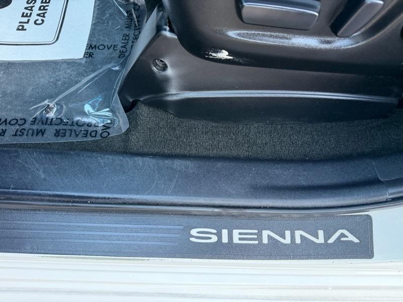 Toyota Sienna SE FWD 8-Passenger V6 2015