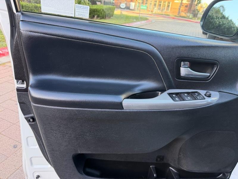 Toyota Sienna SE FWD 8-Passenger V6 2015