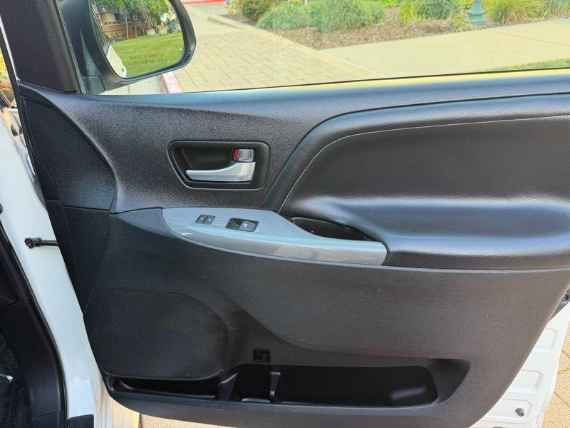 Toyota Sienna SE FWD 8-Passenger V6 2015