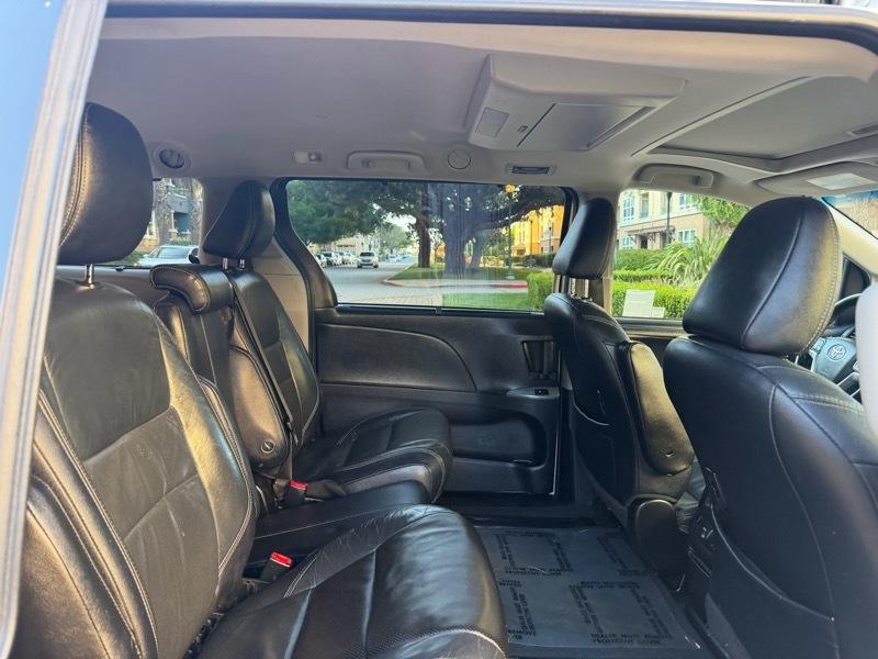 Toyota Sienna SE FWD 8-Passenger V6 2015