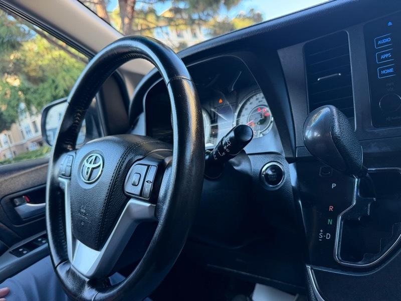 Toyota Sienna SE FWD 8-Passenger V6 2015