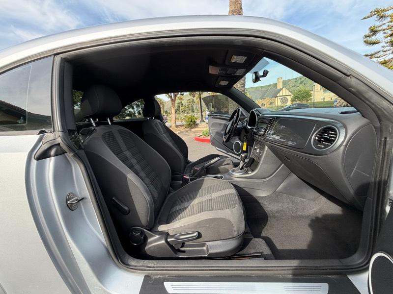 Volkswagen Beetle 2.0T Turbo 2012