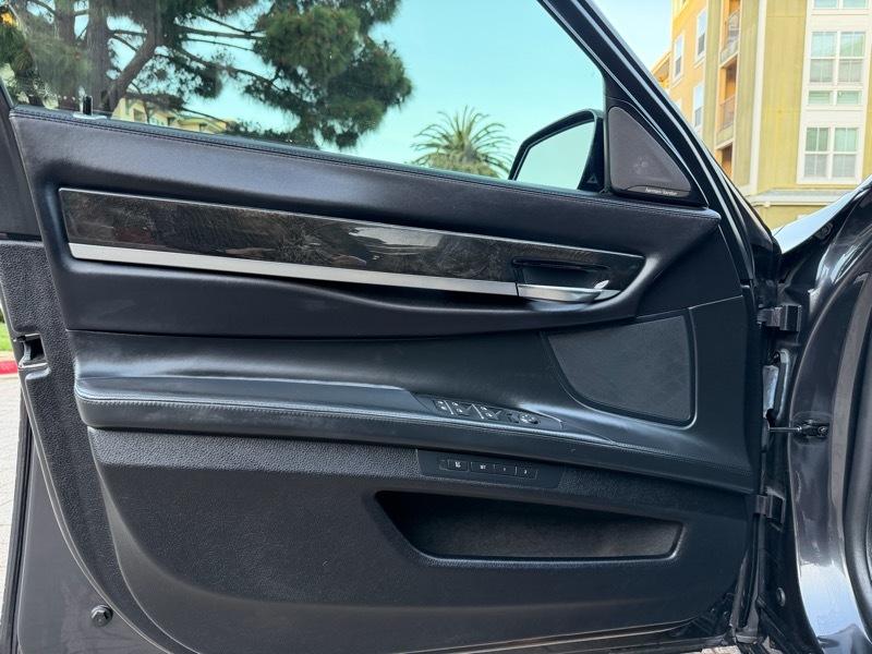 BMW 7-Series 750Li 2015